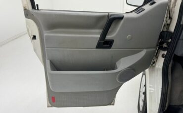 Volkswagen-Eurovan-1995-White-Light-Gray-36