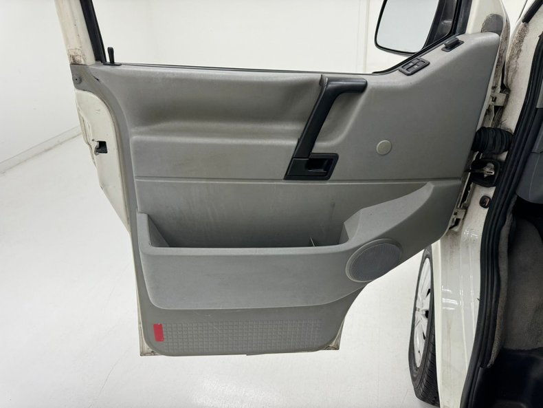 Volkswagen-Eurovan-1995-White-Light-Gray-36