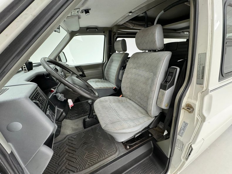 Volkswagen-Eurovan-1995-White-Light-Gray-37