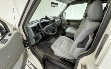 Volkswagen-Eurovan-1995-White-Light-Gray-38