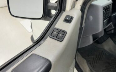Volkswagen-Eurovan-1995-White-Light-Gray-39