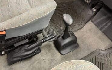 Volkswagen-Eurovan-1995-White-Light-Gray-47