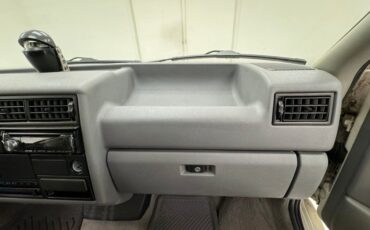 Volkswagen-Eurovan-1995-White-Light-Gray-49