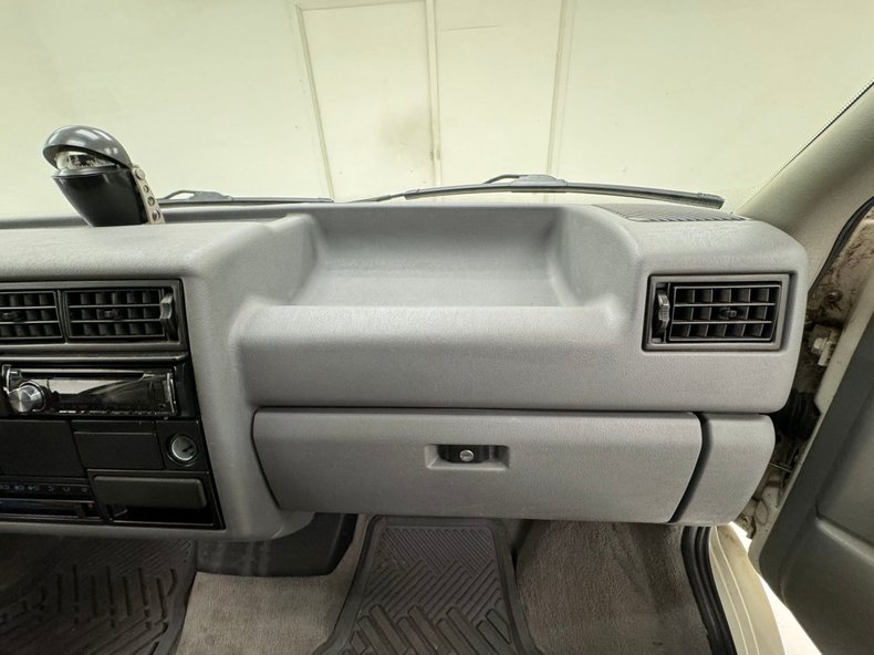 Volkswagen-Eurovan-1995-White-Light-Gray-49