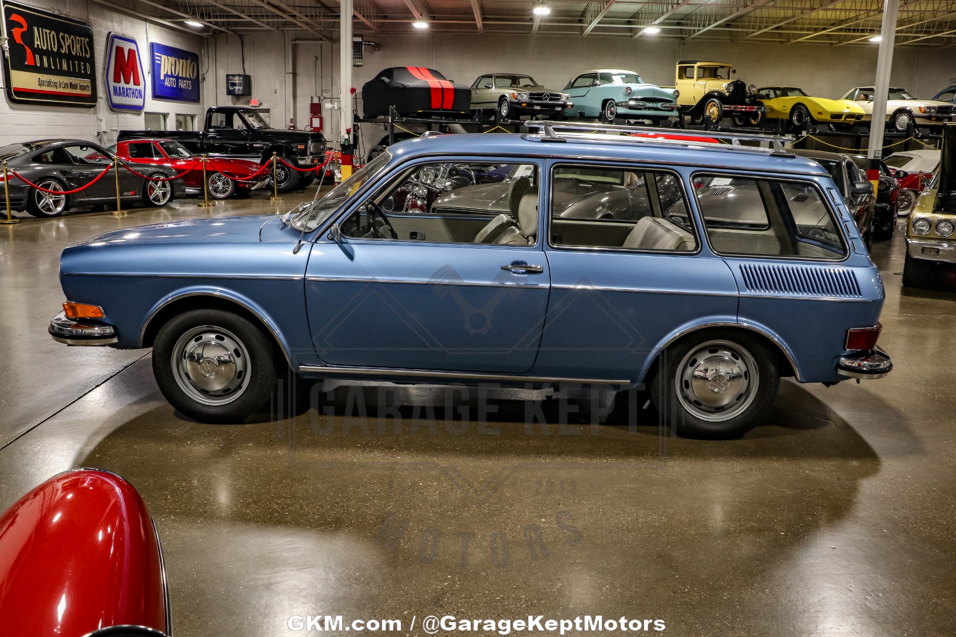Volkswagen-Other-1972-Blue-Black-19