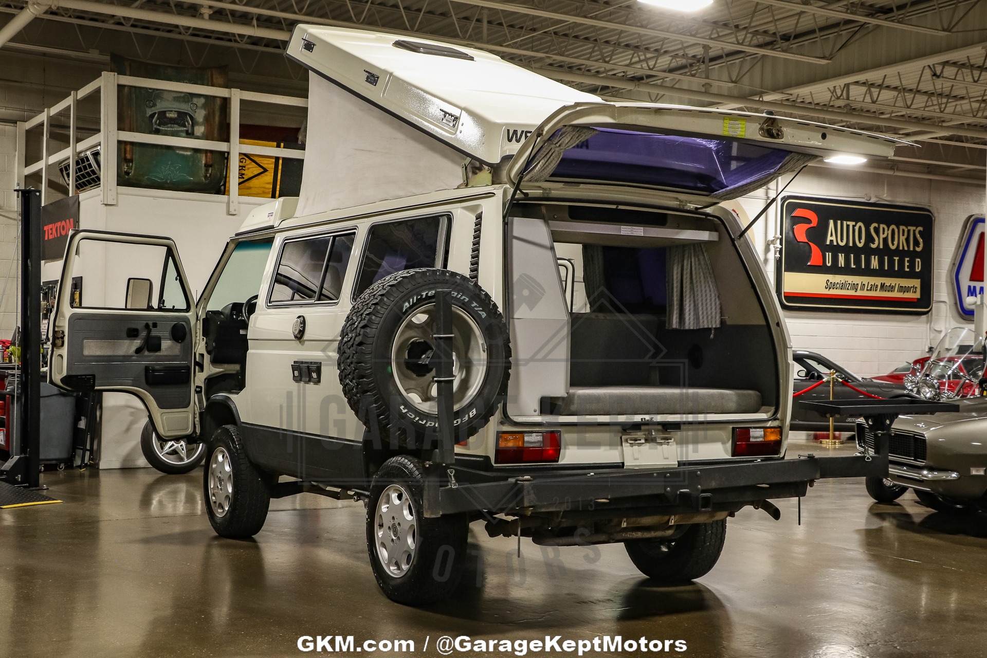 Volkswagen-Other-1989-White-Gray-1