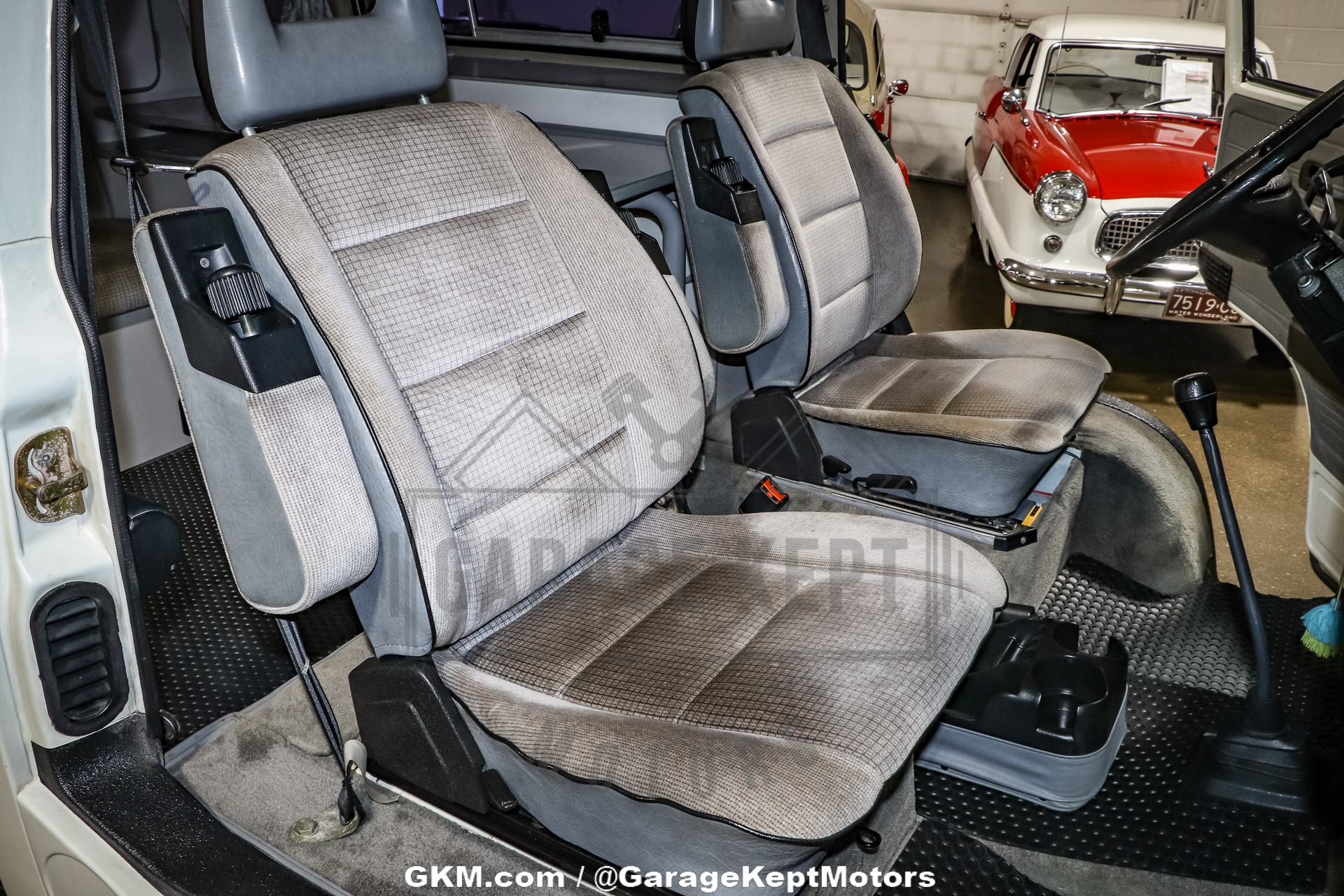 Volkswagen-Other-1989-White-Gray-3