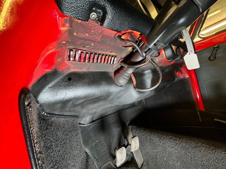 Volkswagen-Super-beetle-1972-Kansas-Red-Black-10