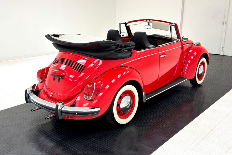 Volkswagen-Super-beetle-1972-Kansas-Red-Black-15