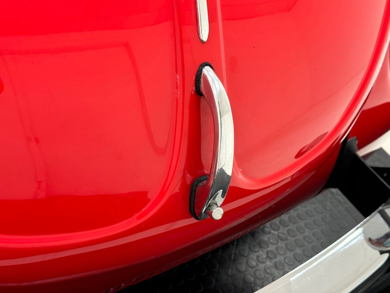 Volkswagen-Super-beetle-1972-Kansas-Red-Black-2