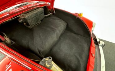 Volkswagen-Super-beetle-1972-Kansas-Red-Black-28