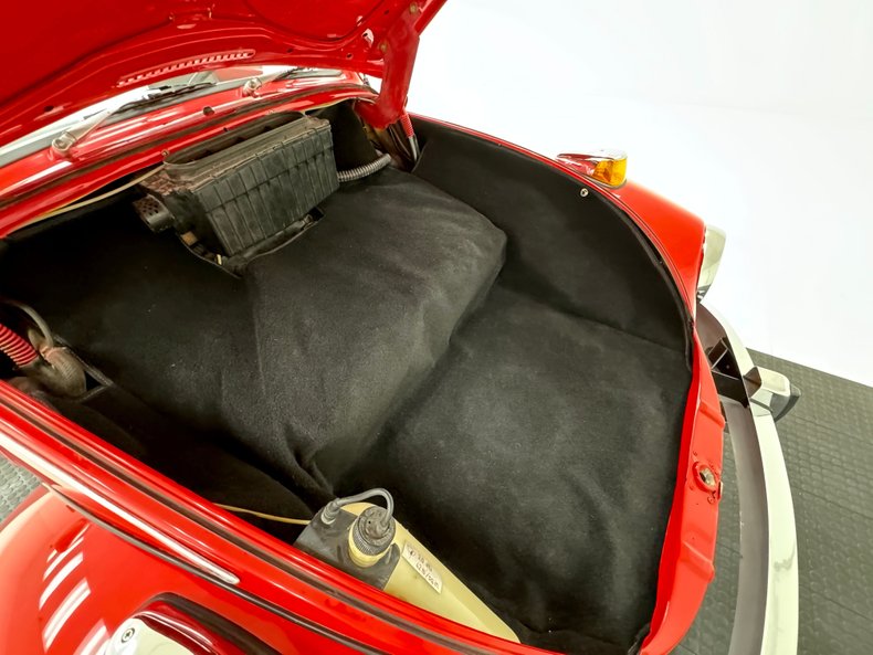 Volkswagen-Super-beetle-1972-Kansas-Red-Black-28