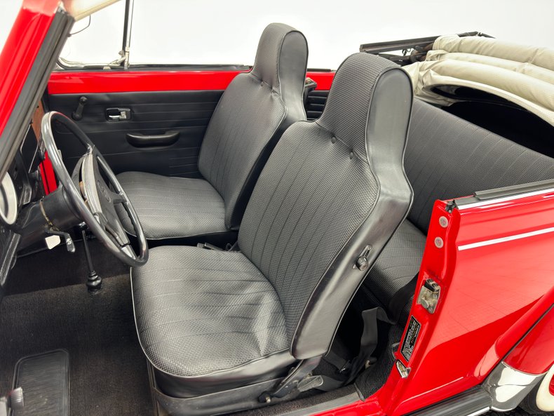 Volkswagen-Super-beetle-1972-Kansas-Red-Black-33