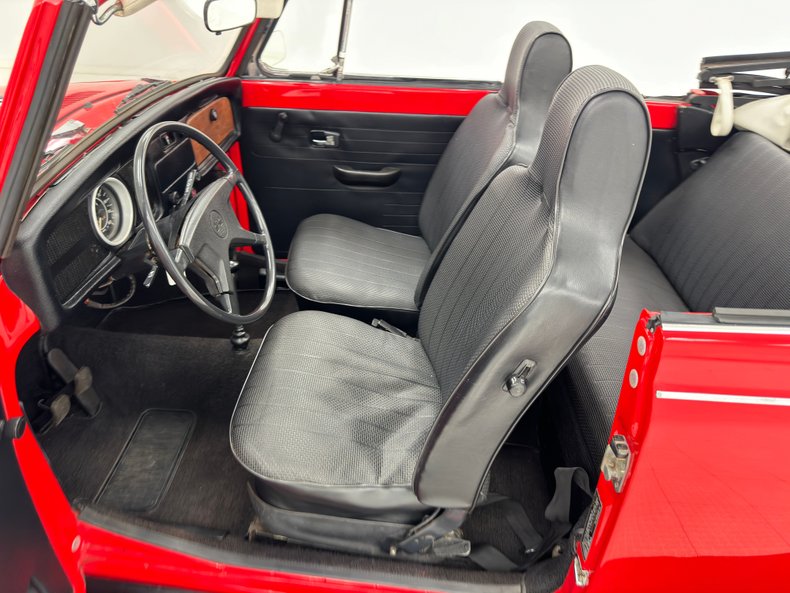 Volkswagen-Super-beetle-1972-Kansas-Red-Black-34
