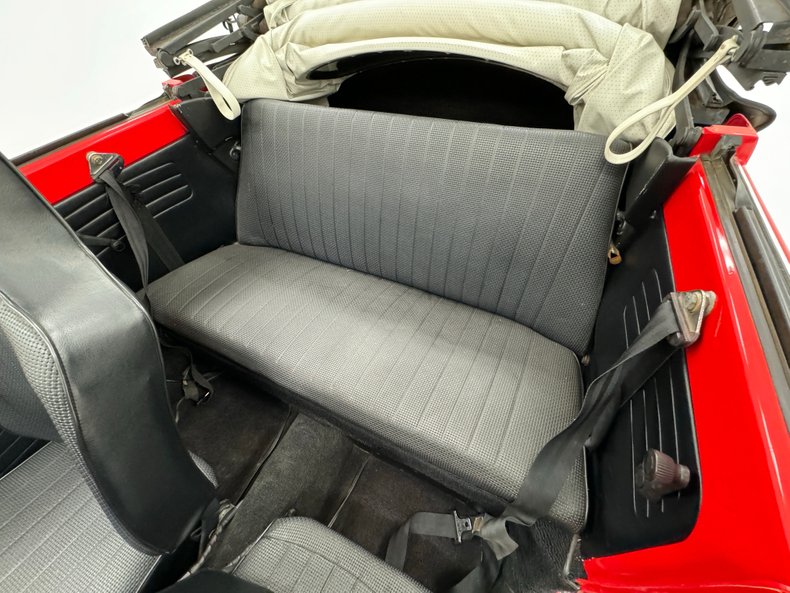 Volkswagen-Super-beetle-1972-Kansas-Red-Black-35