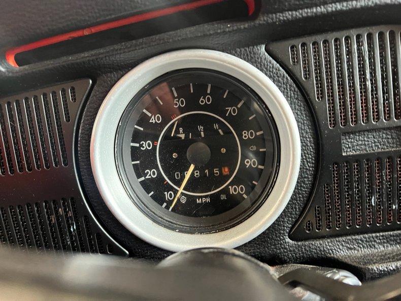 Volkswagen-Super-beetle-1972-Kansas-Red-Black-37