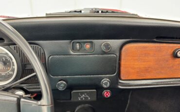 Volkswagen-Super-beetle-1972-Kansas-Red-Black-38