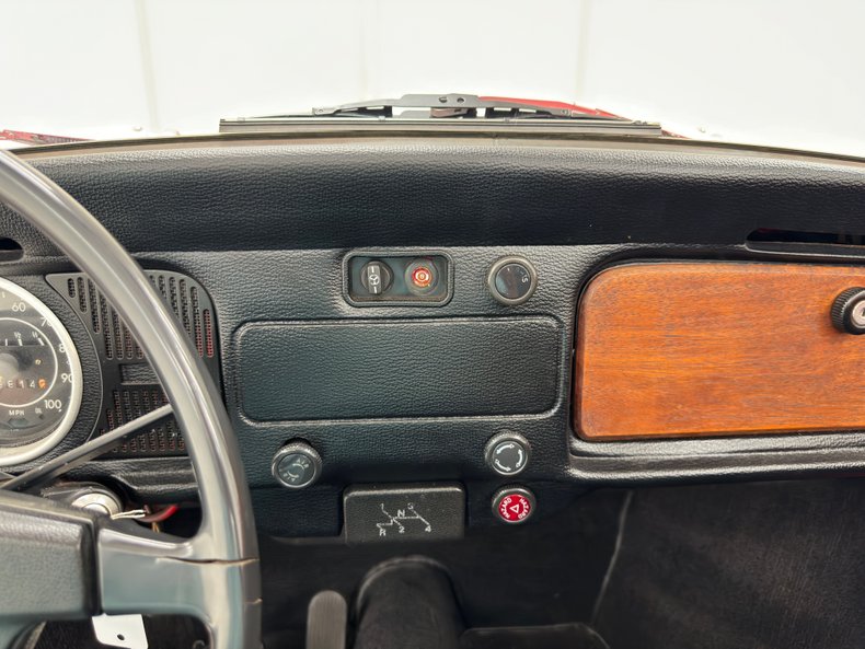 Volkswagen-Super-beetle-1972-Kansas-Red-Black-38