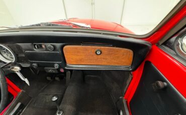 Volkswagen-Super-beetle-1972-Kansas-Red-Black-39