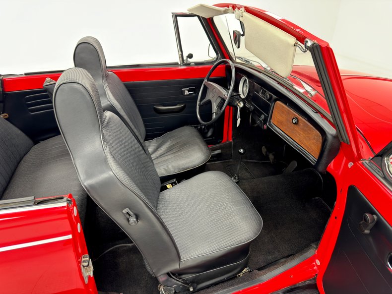 Volkswagen-Super-beetle-1972-Kansas-Red-Black-48