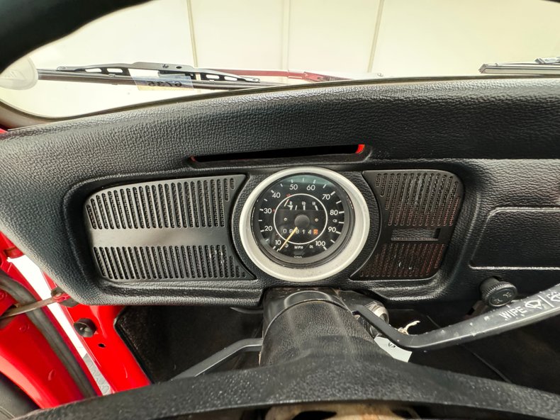 Volkswagen-Super-beetle-1972-Kansas-Red-Black-7