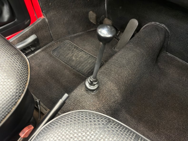 Volkswagen-Super-beetle-1972-Kansas-Red-Black-8