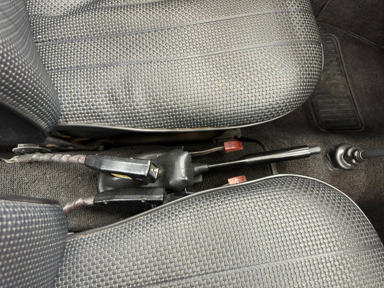 Volkswagen-Super-beetle-1972-Kansas-Red-Black-9