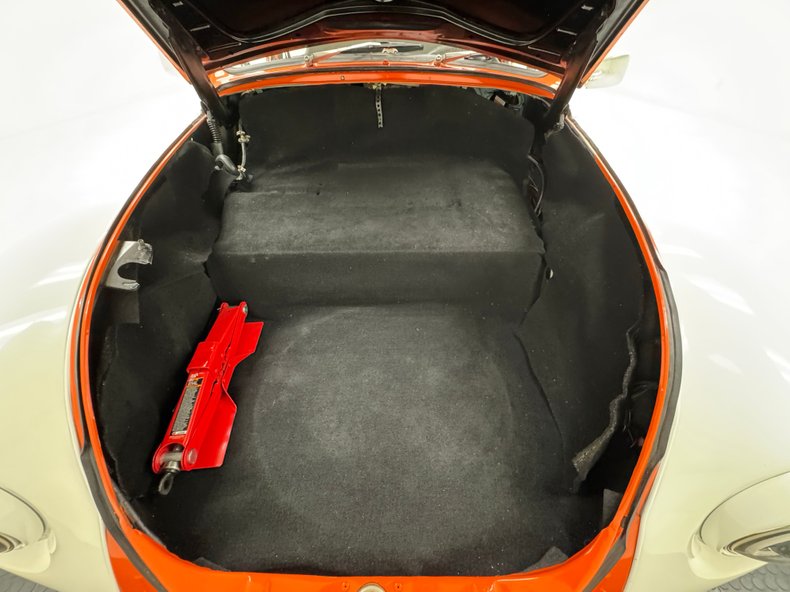 Volkswagen-Super-beetle-1972-Orange-Gray-25