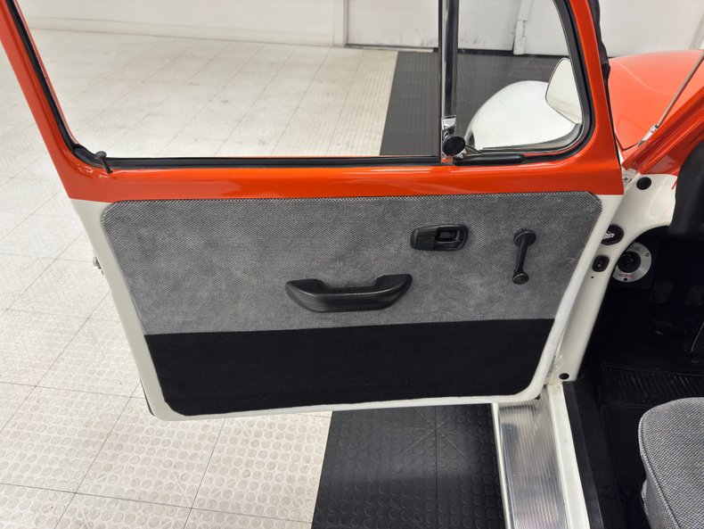 Volkswagen-Super-beetle-1972-Orange-Gray-28