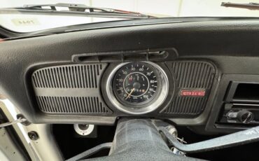 Volkswagen-Super-beetle-1972-Orange-Gray-37