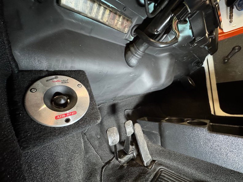 Volkswagen-Super-beetle-1972-Orange-Gray-42