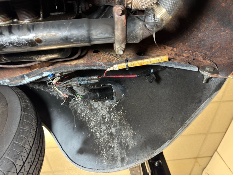 Volkswagen-Super-beetle-1972-Orange-Gray-47