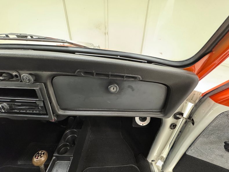 Volkswagen-Super-beetle-1972-Orange-Gray-7