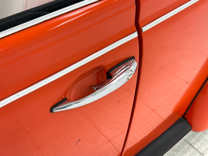 Volkswagen-Super-beetle-1973-Bright-Orange-White-23