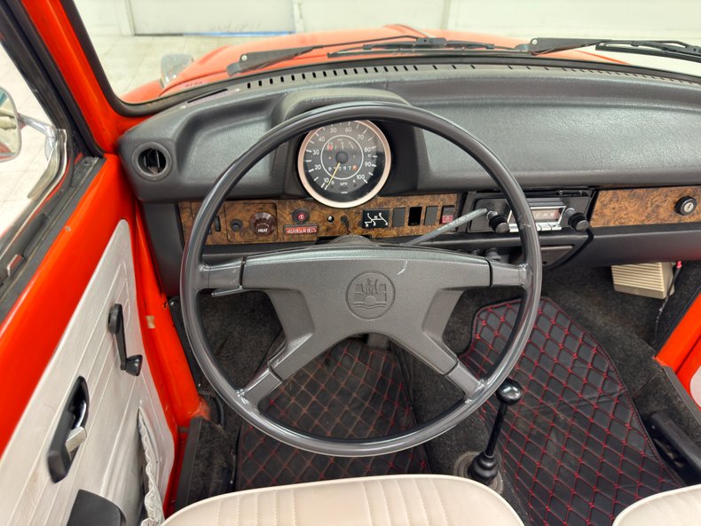 Volkswagen-Super-beetle-1973-Bright-Orange-White-3