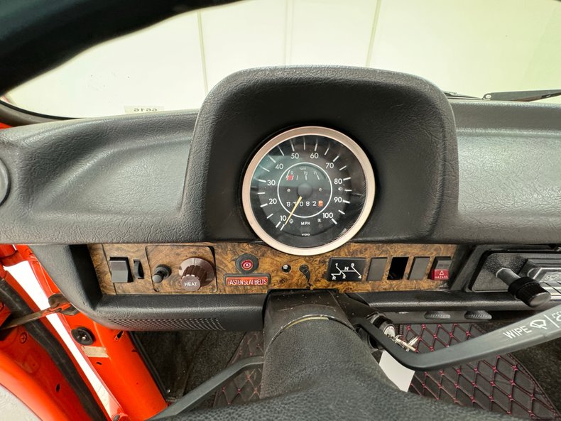 Volkswagen-Super-beetle-1973-Bright-Orange-White-4