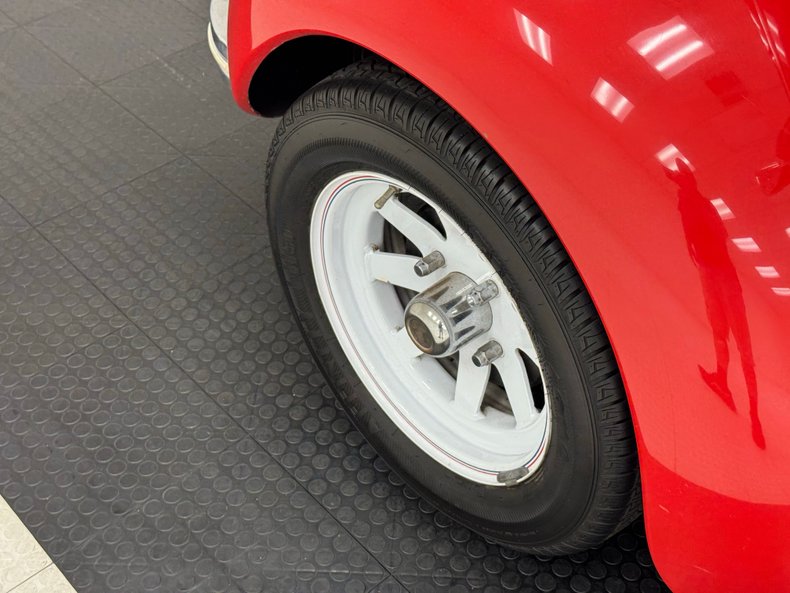Volkswagen-Super-beetle-1974-Phoenix-Red-White-14