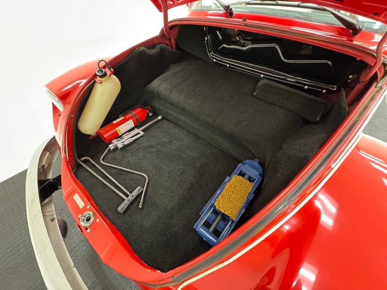 Volkswagen-Super-beetle-1974-Phoenix-Red-White-30