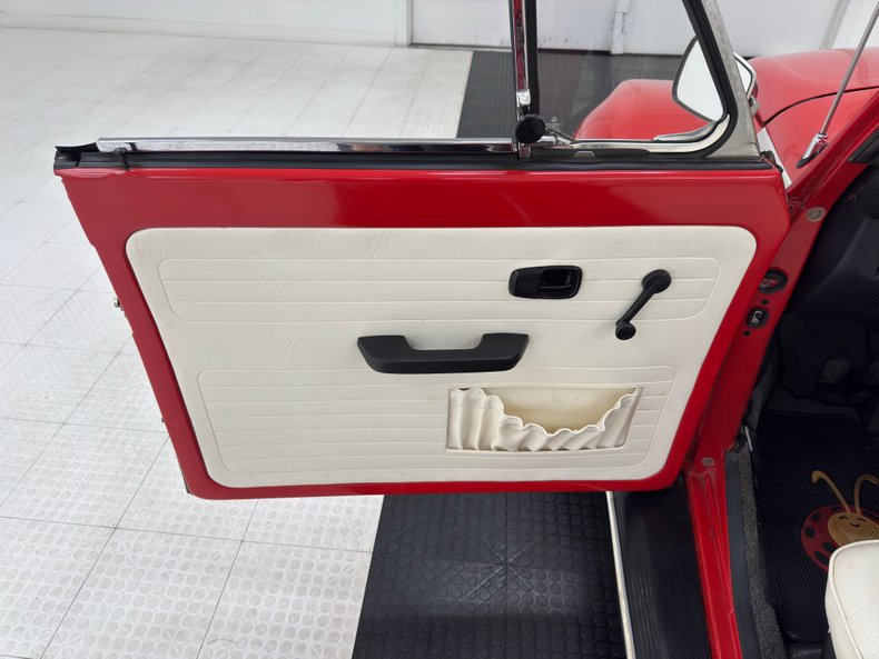 Volkswagen-Super-beetle-1974-Phoenix-Red-White-35