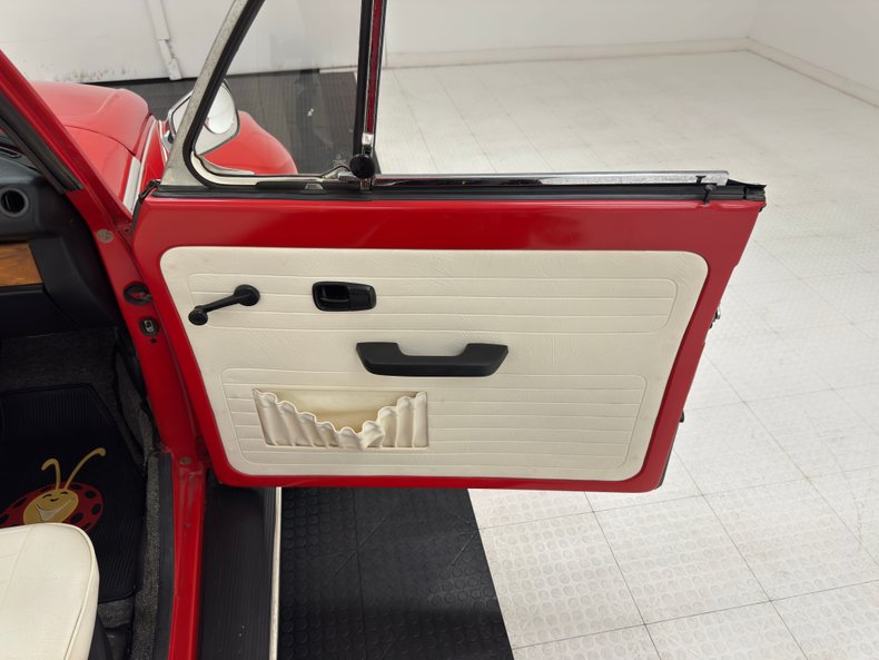 Volkswagen-Super-beetle-1974-Phoenix-Red-White-36