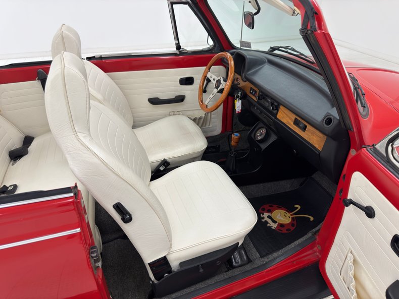 Volkswagen-Super-beetle-1974-Phoenix-Red-White-41