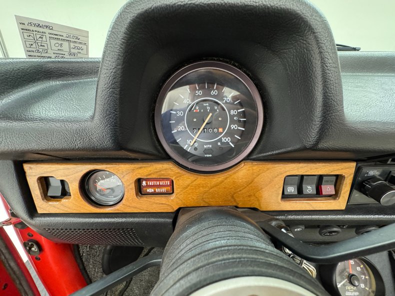 Volkswagen-Super-beetle-1974-Phoenix-Red-White-44