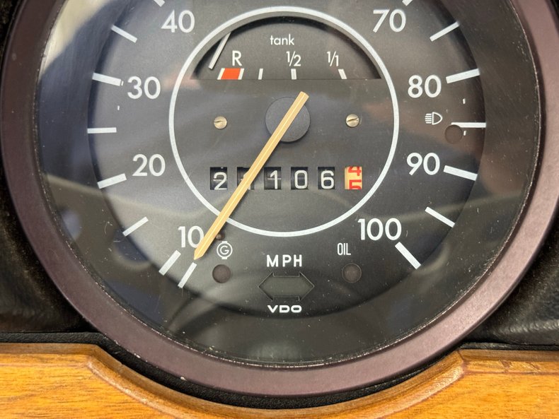 Volkswagen-Super-beetle-1974-Phoenix-Red-White-45