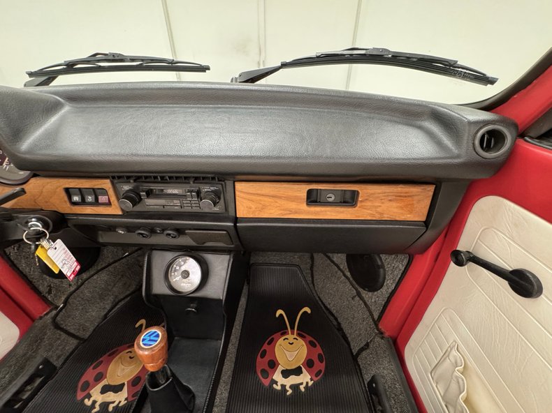 Volkswagen-Super-beetle-1974-Phoenix-Red-White-47