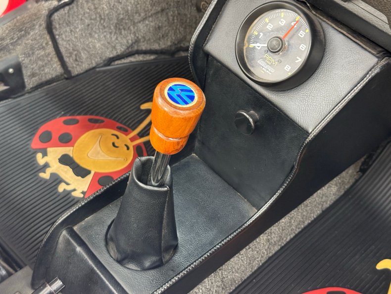 Volkswagen-Super-beetle-1974-Phoenix-Red-White-48