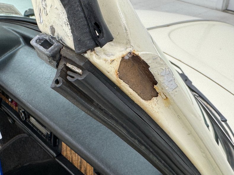 Volkswagen-Super-beetle-1977-White-White-39