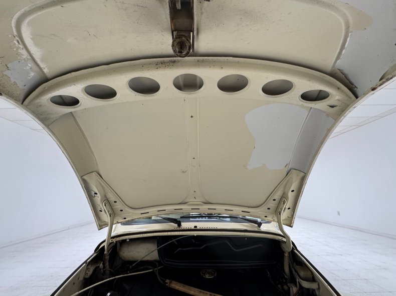 Volkswagen-Super-beetle-1977-White-White-41