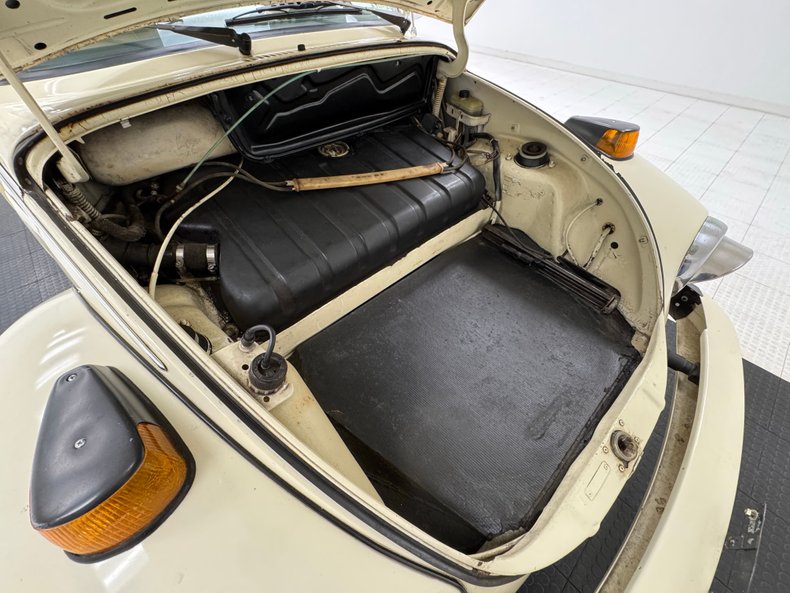 Volkswagen-Super-beetle-1977-White-White-42