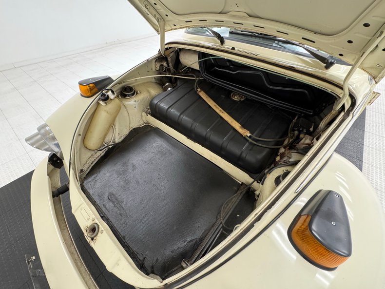 Volkswagen-Super-beetle-1977-White-White-44