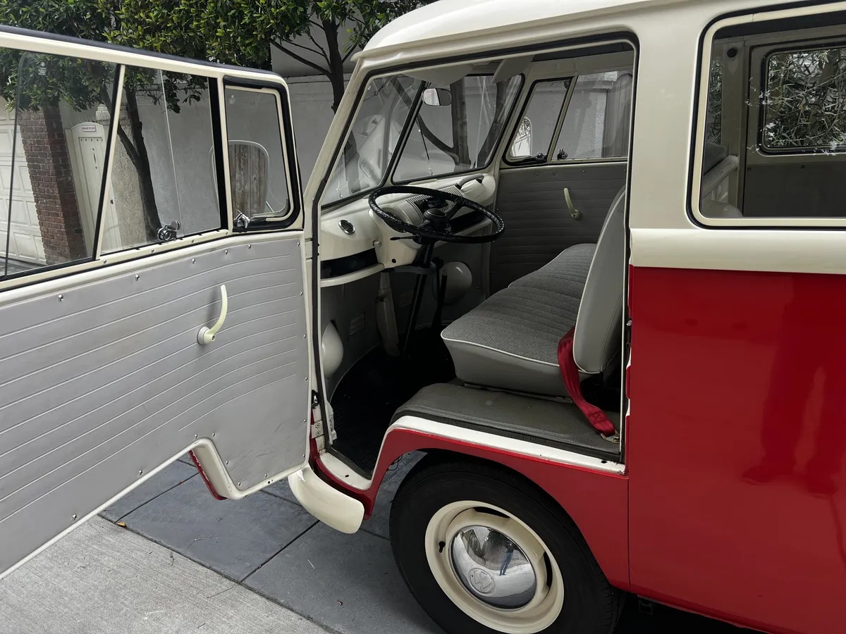 Volkswagen-Transporter-1966-Red-Gray-5